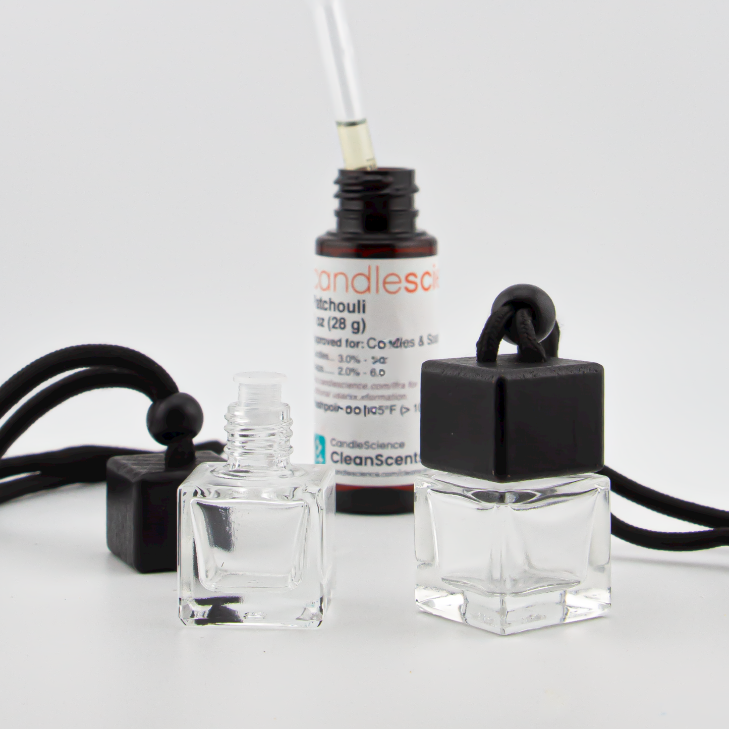Difusor Aromático / Aromatizante para Auto / Carro – Frasco Colgante Recargable de Vidrio y Madera Tapa Cuadrada - 8ml