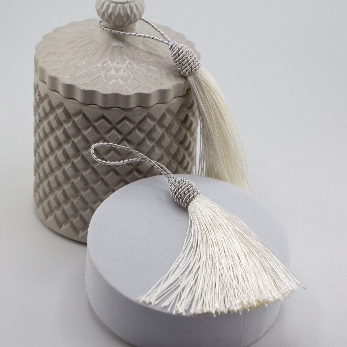 Borlas Grandes Decorativas Blancas para Velas – Tassels de Seda | Accesorios Elegantes para Tapas y Envases de Velas Artesanales - Candle Craft