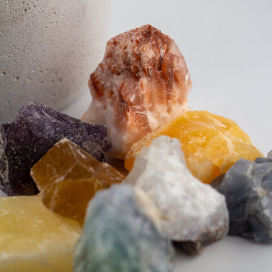 Cuarzos Surtidos en Bruto – Piedras Preciosas Moradas, Azules, Amarillas, Blancas, Rojas Naturales para Decoración de Velas y Armonía - Candle Craft