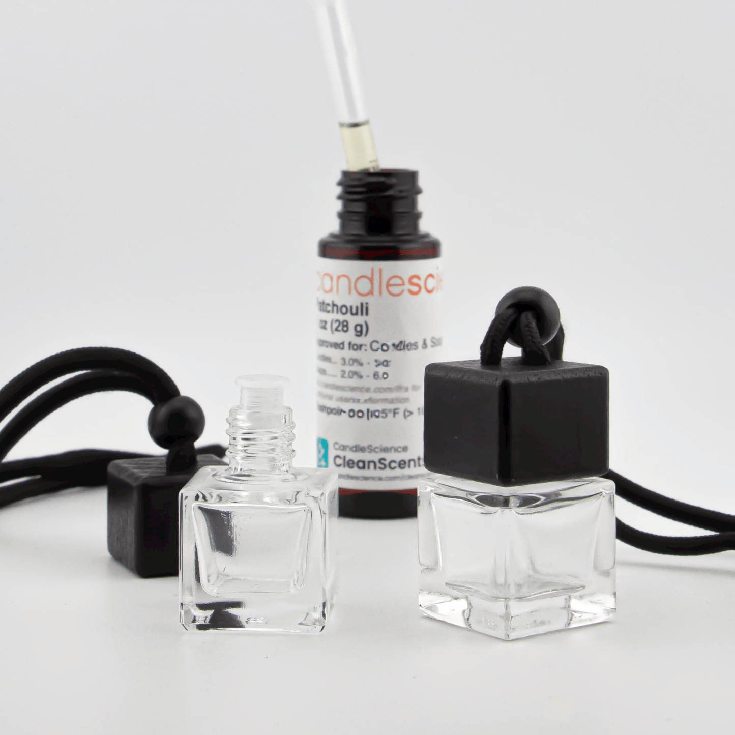 Difusor Aromático / Aromatizante para Auto / Carro – Frasco Colgante Recargable de Vidrio y Madera Tapa Cuadrada - 8ml - Candle Craft