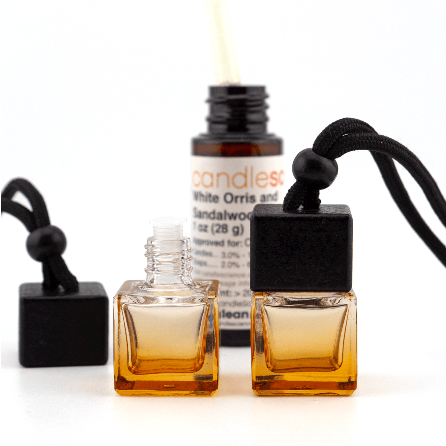 Difusor Aromático / Aromatizante para Auto / Carro – Frasco Colgante Recargable de Vidrio y Madera Tapa Cuadrada - Ámbar 8ml - Candle Craft