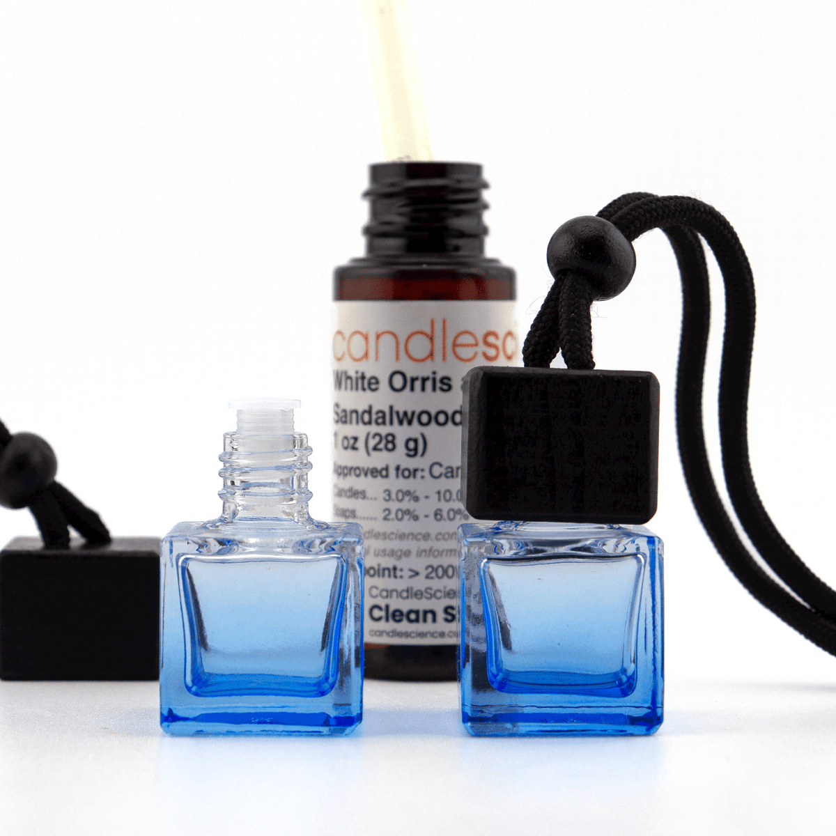 Difusor Aromático / Aromatizante para Auto / Carro – Frasco Colgante Recargable de Vidrio y Madera Tapa Cuadrada - Azul 8ml - Candle Craft