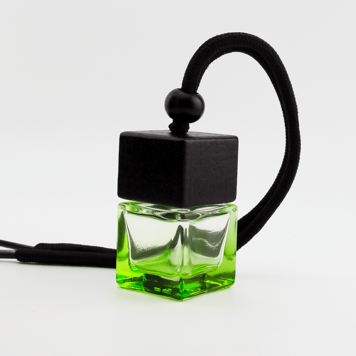 Difusor Aromático / Aromatizante para Auto / Carro – Frasco Colgante Recargable de Vidrio y Madera Tapa Cuadrada - Verde 8ml - Candle Craft