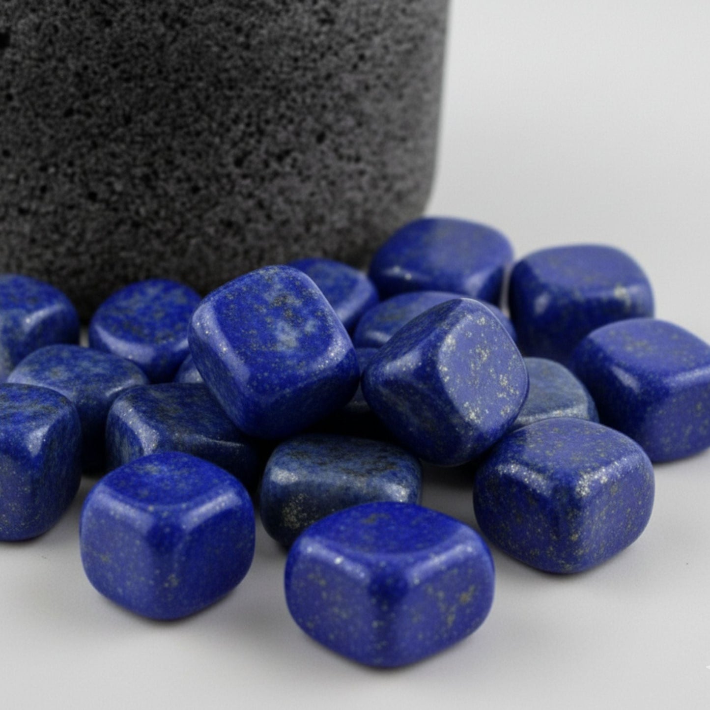 Lapislázuli Pulido – Piedra Preciosa Azul Profundo de Sabiduría, Protección y Energía Espiritual para Velas y Decoración - Candle Craft