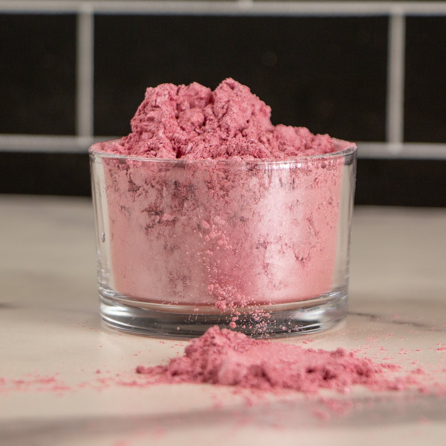 Mica Mineral Rosa para Velas Artesanales – Pigmento en Polvo con Acabado Metálico Brillante