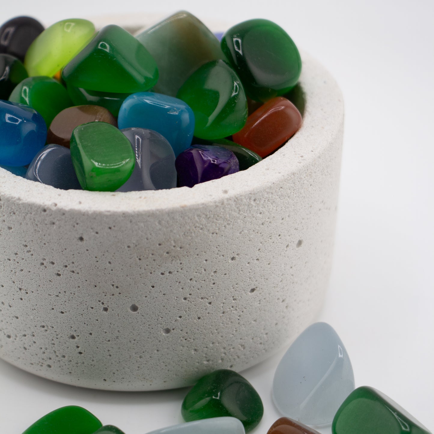 Ojo de Gato Pulido – Piedra Verde Café Azul Morado de Intuición y Protección para Velas y Decoración