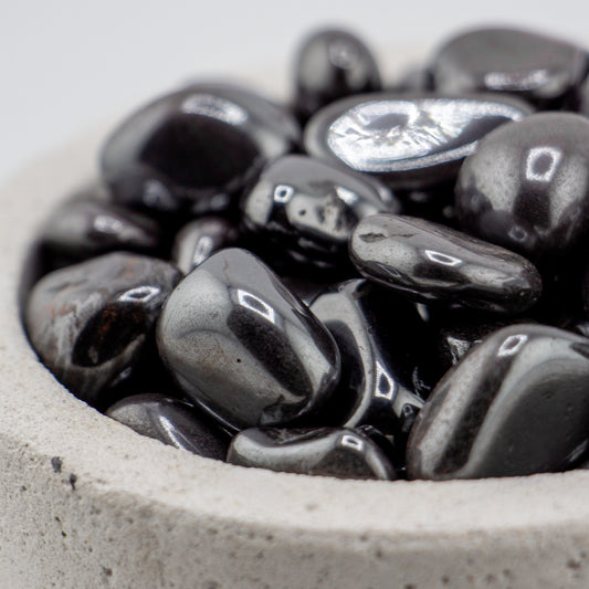 Hematita Natural Pulido – Piedra Negra Gris de Protección y Enraizamiento para Velas y Decoración