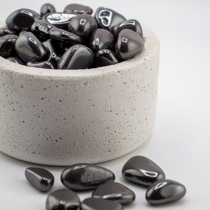 Hematita Natural Pulido – Piedra Negra Gris de Protección y Enraizamiento para Velas y Decoración