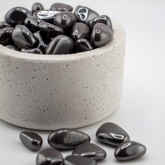 Hematita Natural Pulido – Piedra Negra Gris de Protección y Enraizamiento para Velas y Decoración