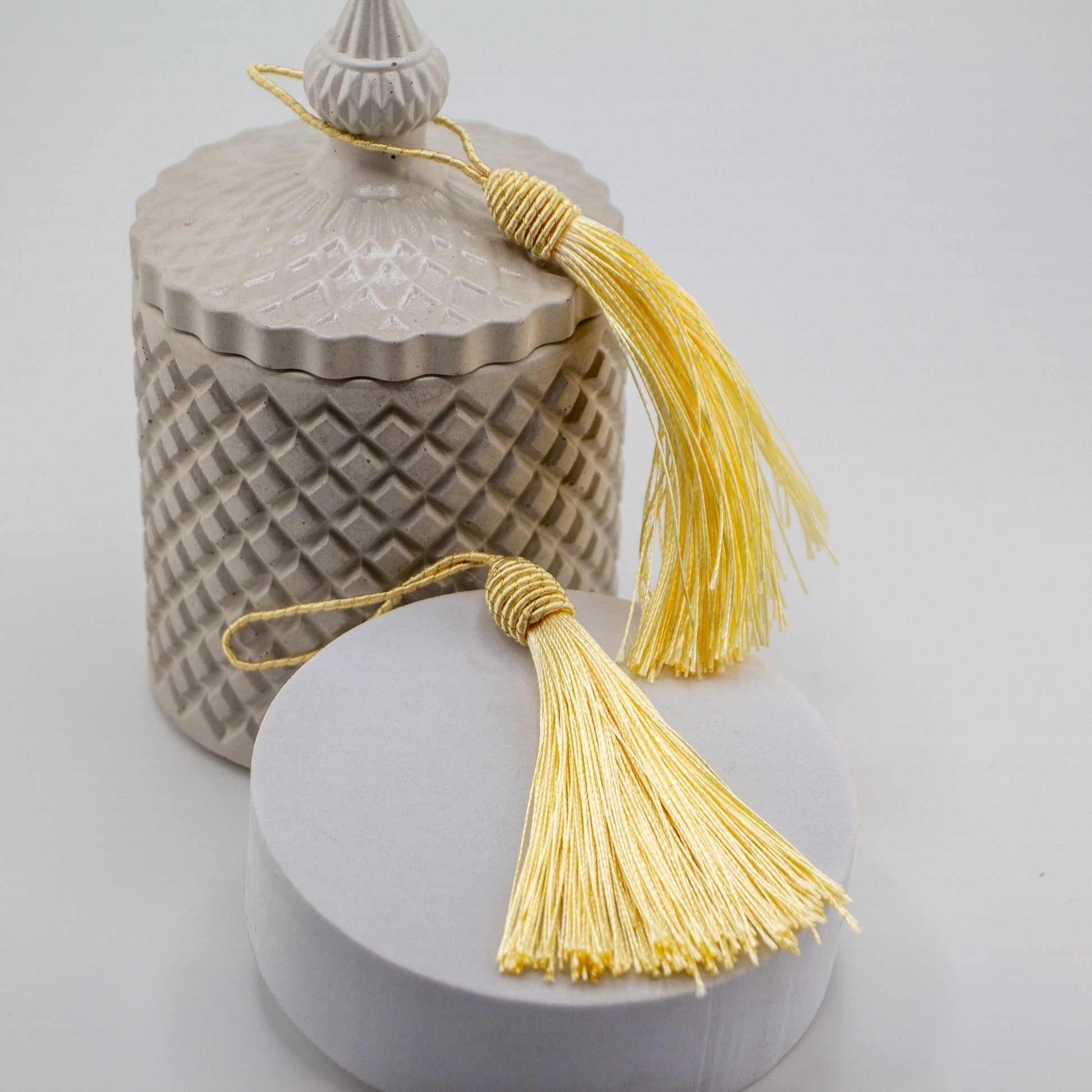 Borlas Grandes Decorativas Doradas para Velas – Tassels de Seda | Accesorios Elegantes para Tapas y Envases de Velas Artesanales - Candle Craft