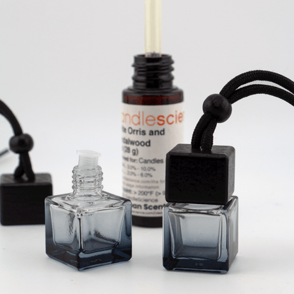 Difusor Aromático / Aromatizante para Auto / Carro – Frasco Colgante Recargable de Vidrio Gris Oscuro y Madera Tapa Cuadrada - Gris 8ml - Candle Craft