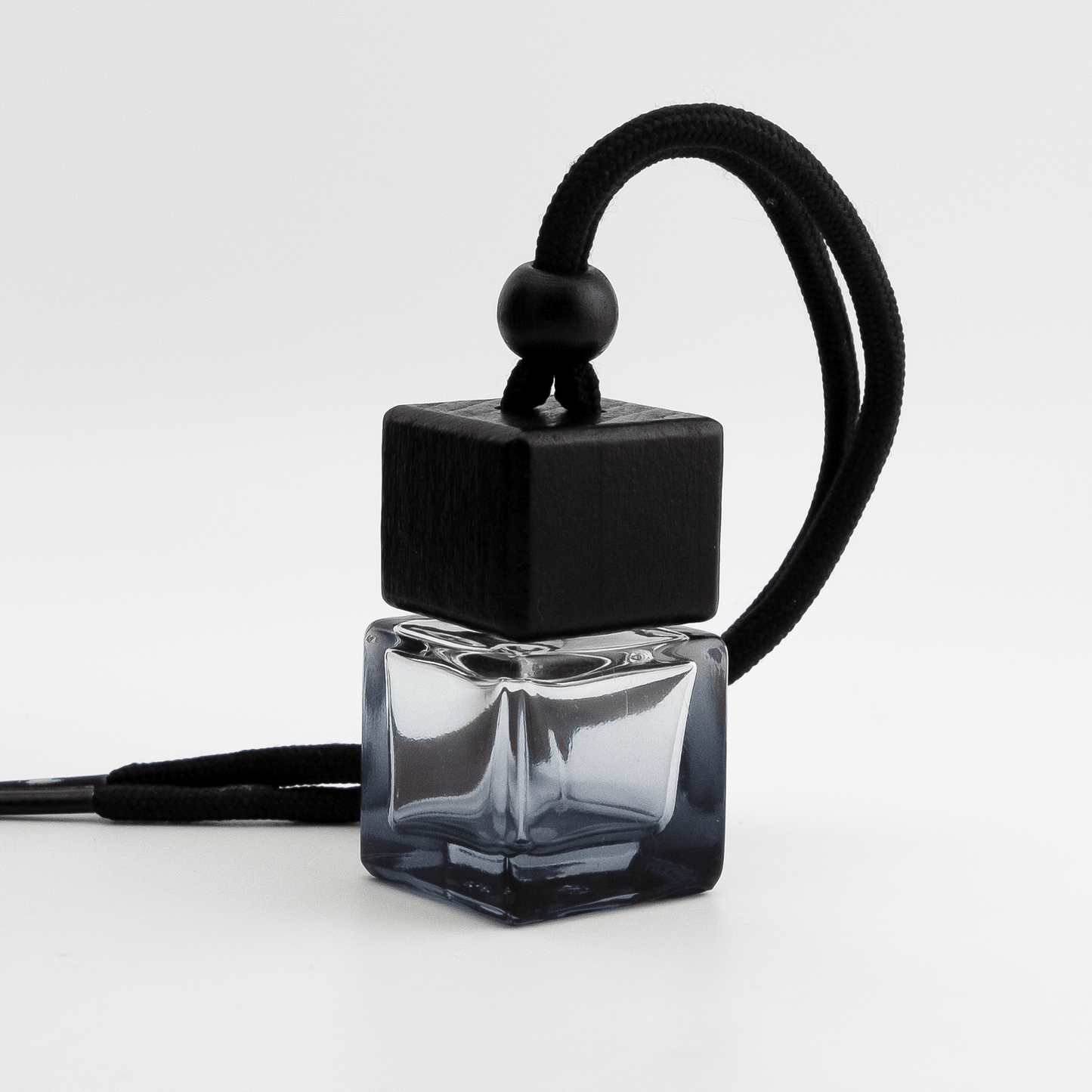 Difusor Aromático / Aromatizante para Auto / Carro – Frasco Colgante Recargable de Vidrio Gris Oscuro y Madera Tapa Cuadrada - Gris 8ml - Candle Craft