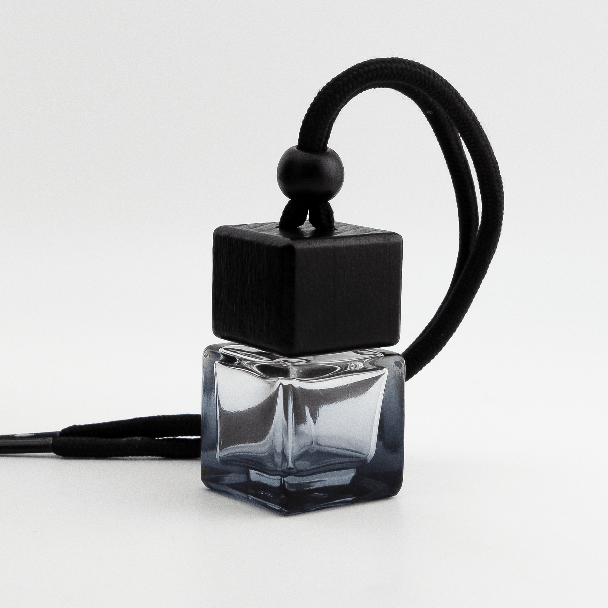 Difusor Aromático / Aromatizante para Auto / Carro – Frasco Colgante Recargable de Vidrio Gris Oscuro y Madera Tapa Cuadrada - Gris 8ml - Candle Craft