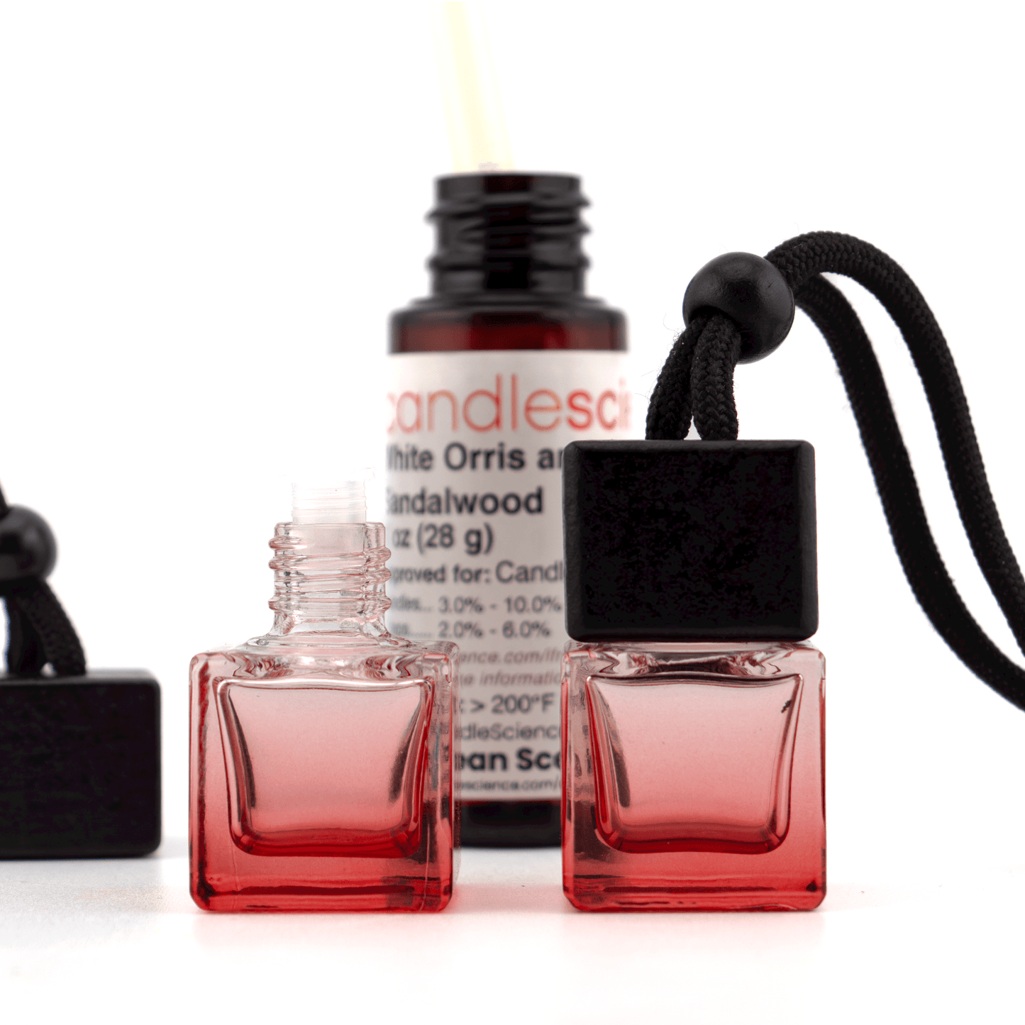 Difusor Aromático / Aromatizante para Auto / Carro – Frasco Colgante Recargable de Vidrio Rojo y Madera Tapa Cuadrada - Rojo 8ml - Candle Craft