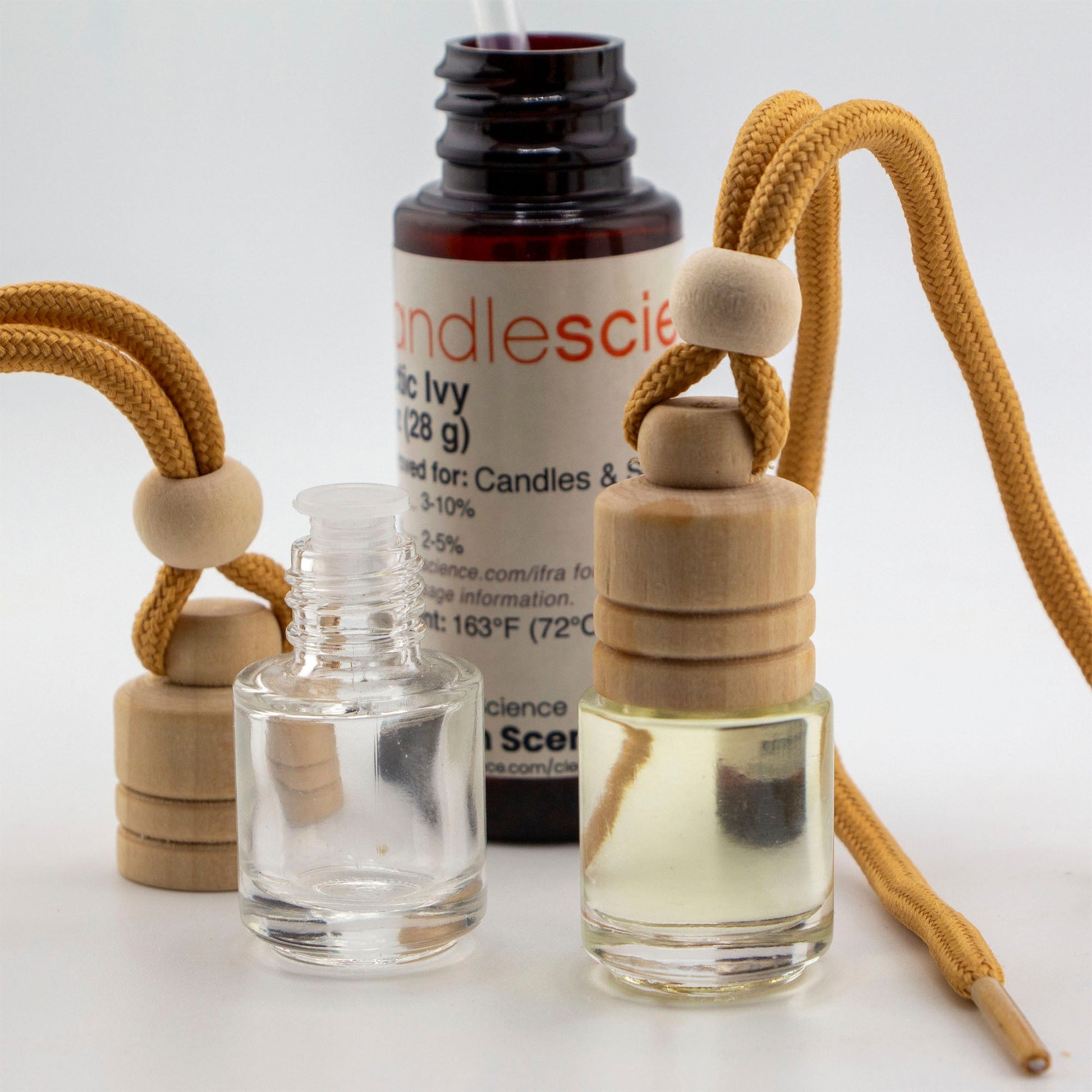 Difusor Aromático / Aromatizante para Auto / Carro – Frasco Colgante Recargable de Vidrio y Madera - Candle Craft