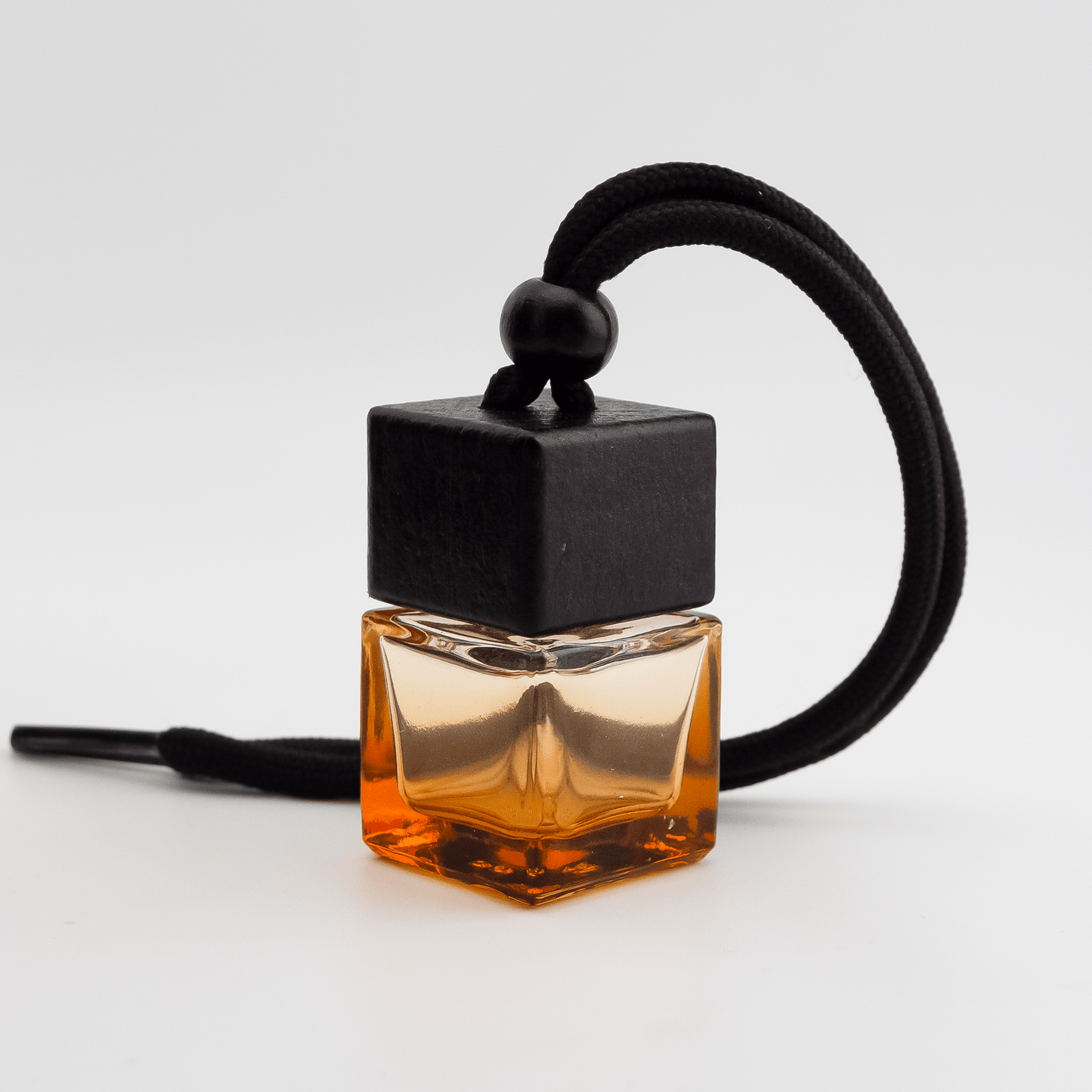 Difusor Aromático / Aromatizante para Auto / Carro – Frasco Colgante Recargable de Vidrio y Madera Tapa Cuadrada - Ámbar 8ml - Candle Craft