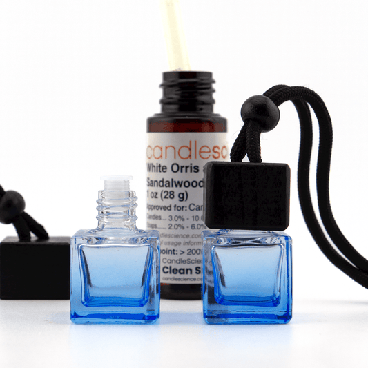 Difusor Aromático / Aromatizante para Auto / Carro – Frasco Colgante Recargable de Vidrio y Madera Tapa Cuadrada - Azul 8ml - Candle Craft