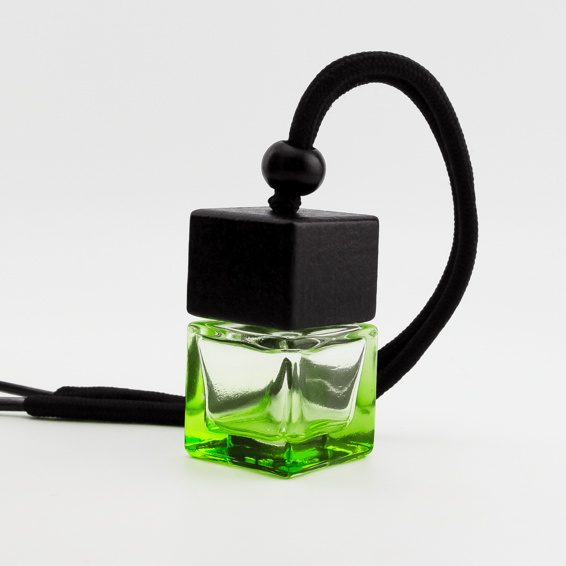 Difusor Aromático / Aromatizante para Auto / Carro – Frasco Colgante Recargable de Vidrio y Madera Tapa Cuadrada - Verde 8ml - Candle Craft