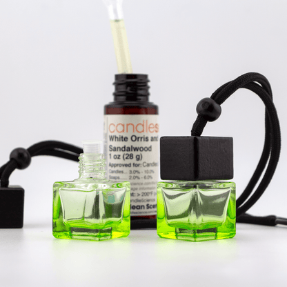 Difusor Aromático / Aromatizante para Auto / Carro – Frasco Colgante Recargable de Vidrio y Madera Tapa Cuadrada - Verde 8ml - Candle Craft