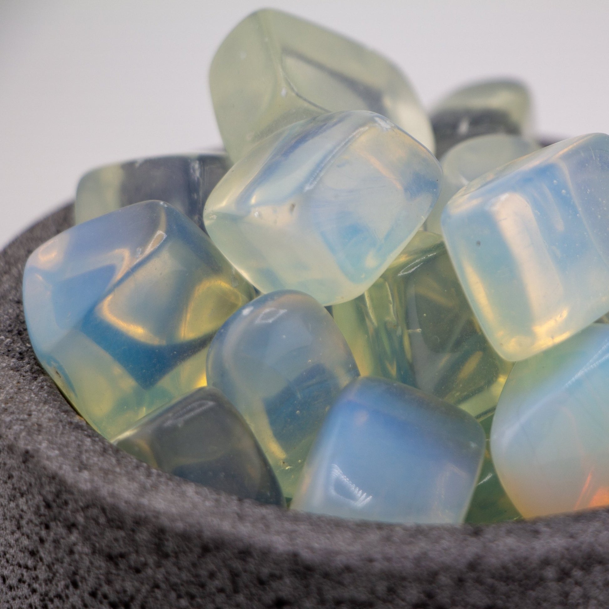 Piedra de Luna Opalina Pulido – Piedra de la Serenidad y la Calma para Velas y Decoración - Candle Craft