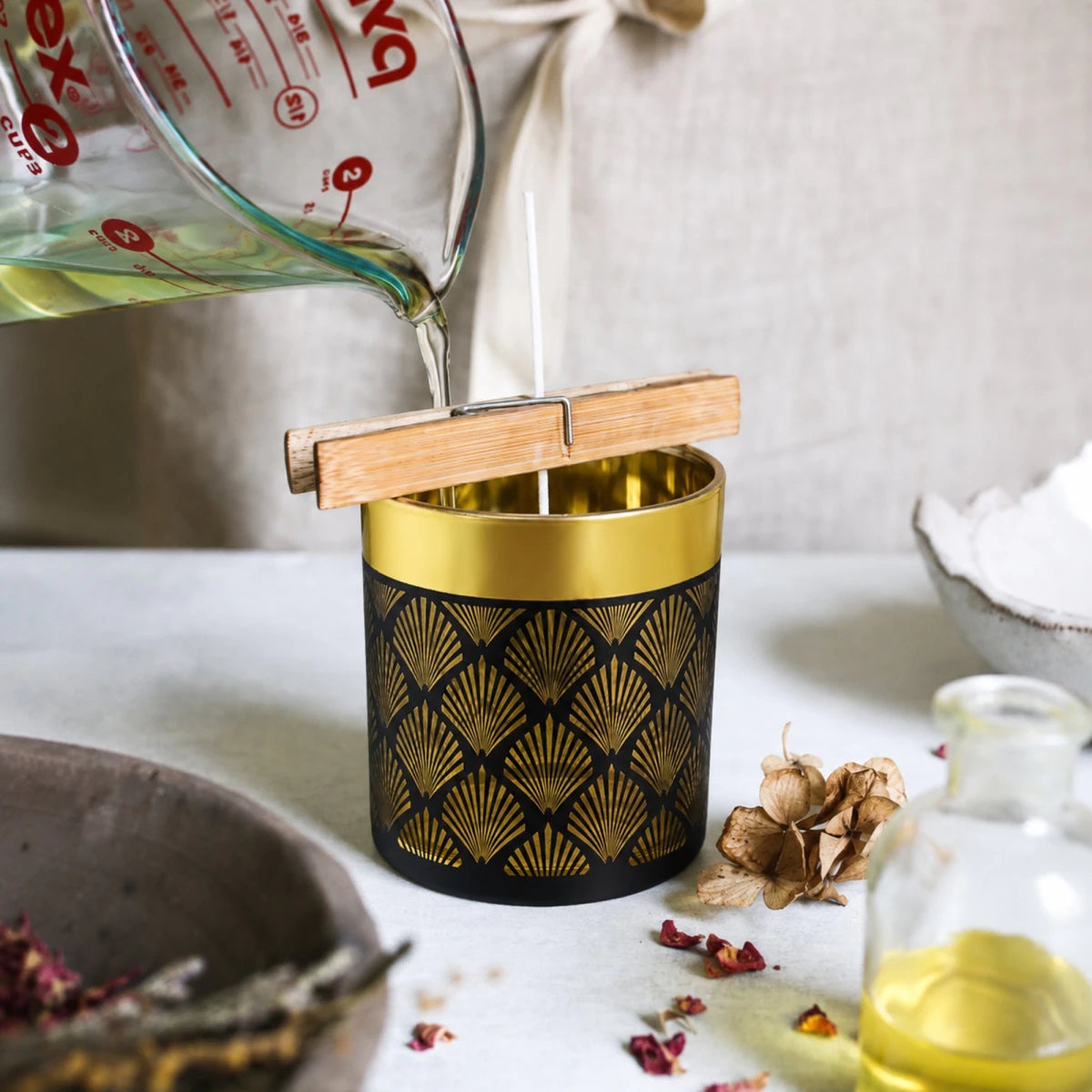 T - 300ml - Mónaco Vaso de vidrio para velas - Frasco Dorado Metalico / Negro Mate con Silueta de Mandalas - Candle Craft